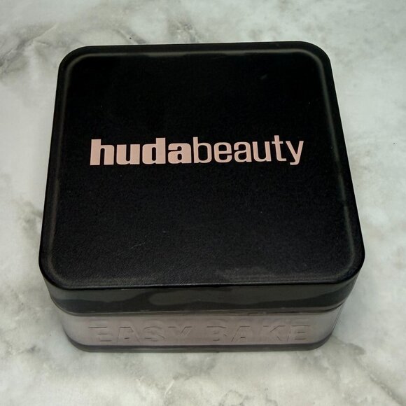 HUDA BEAUTY EASY BAKE-CHERRY BLOSSOM CAKE - Picture 2 of 3